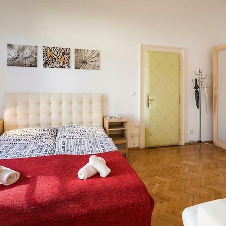 Dusni Apartments Прага Екстер'єр фото