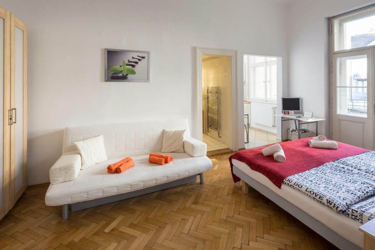 Dusni Apartments Прага Екстер'єр фото